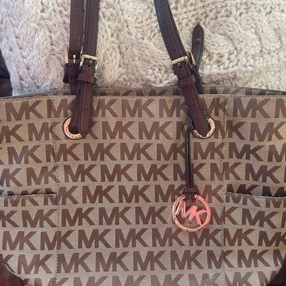 Michael Kor’s tote\purse - Picture 2 of 9